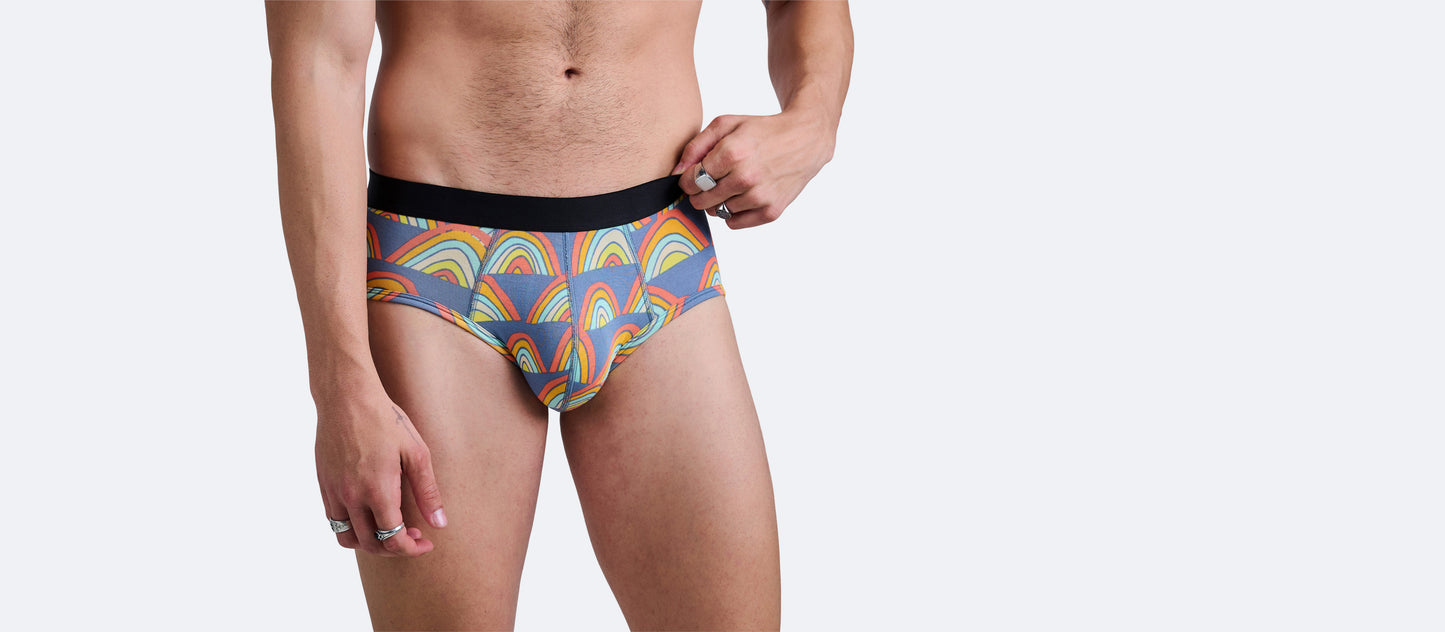 Brief | Retro Rainbows